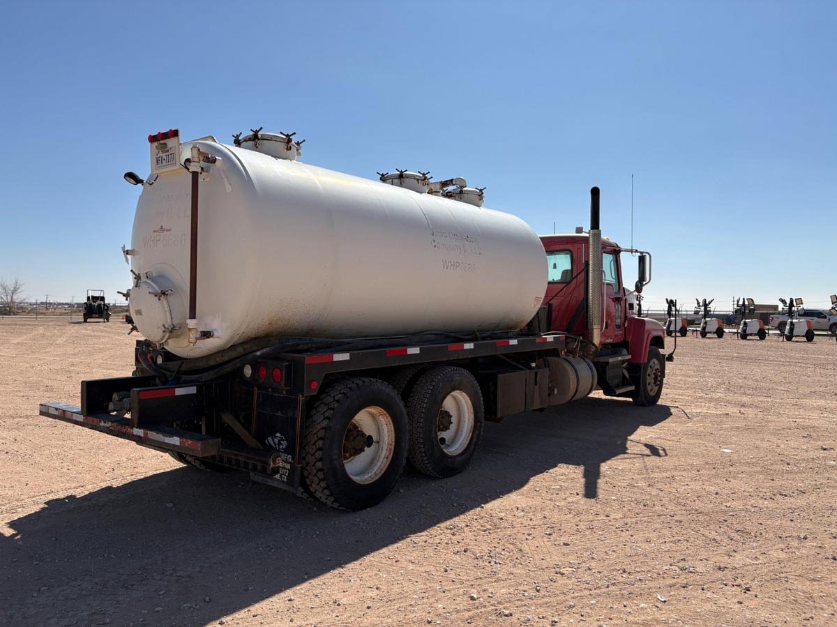 Used 2009 MACK PINNACLE T/A DAYCAB VACUUM TRUCK