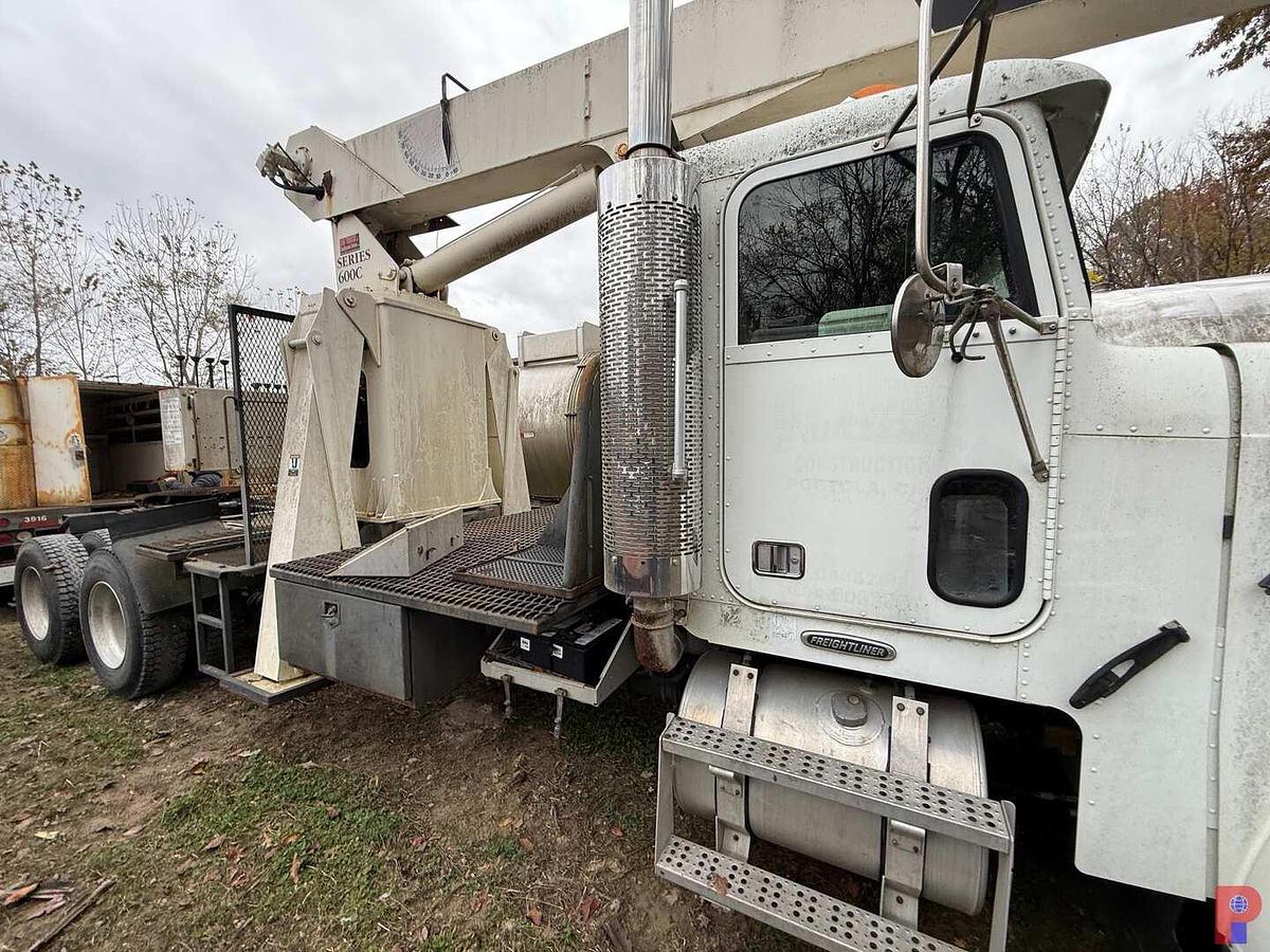 Used 2000 FRIEGHTLINER  FLD 120SD T/A W/ NATIONAL 600C CRANE TRUCK
