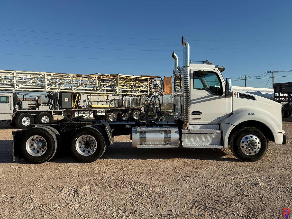 Used 2024 KENWORTH T880 T/A DAY CAB TRUCK TRACTOR