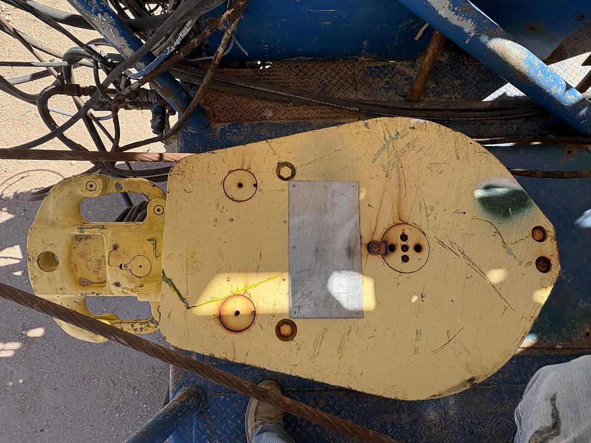 Used FRANKS 1287/160 BACK IN WELL SERVICE RIG MTD ON 5-AXLE CARRIER