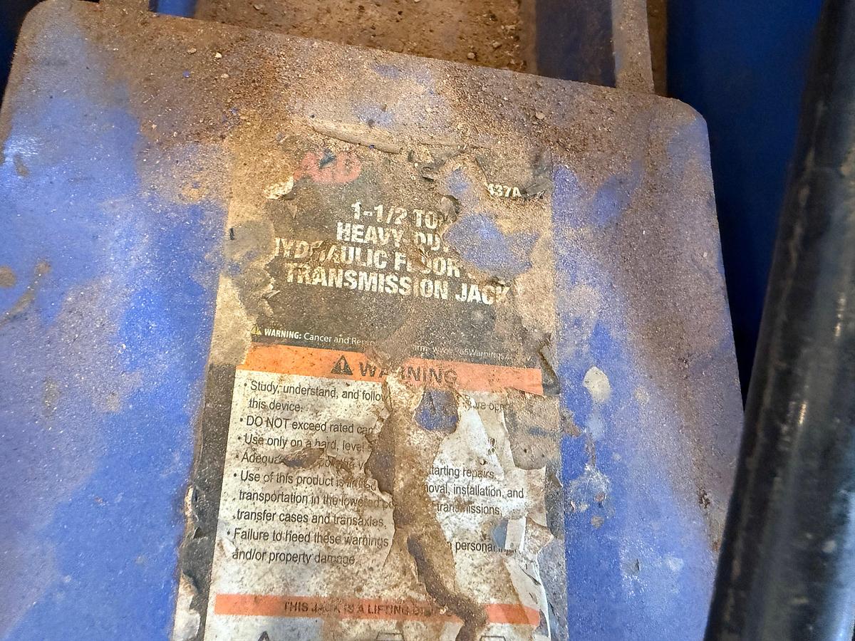 Used OXYGEN & ACETYLENE TORCH CART, HOSES, HANDLE, & TIPS, (NO BOTTLES)