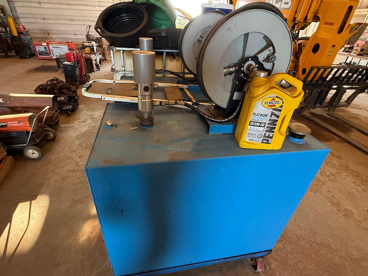 Used LOT W/ (2) 150-GALLON STEEL ROLLING OIL TANKS W/ AIR PUMPS, GUNS, & HOSES, (HAS SOME FLUID), (3) ROLLING LUBE BBLS, & RELATED