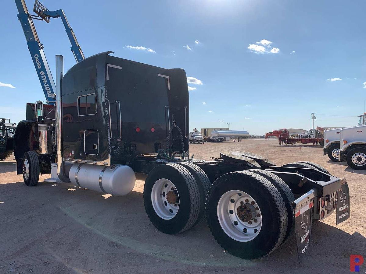 Used 2002 PETERBILT 379 EXT HOOD T/A 68” SLEEPER TRUCK