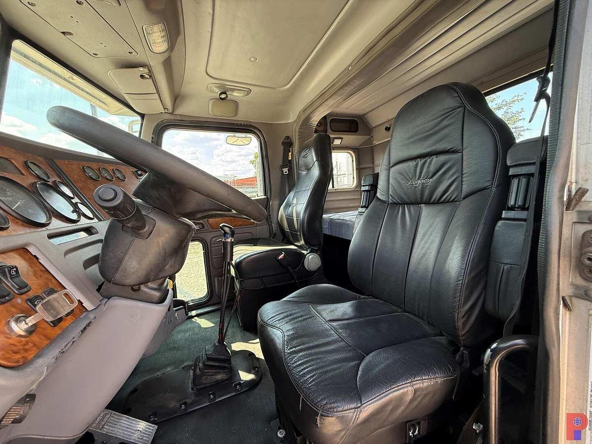 Used 2006 PETERBILT 378 T/A 36” SLEEPER TRUCK