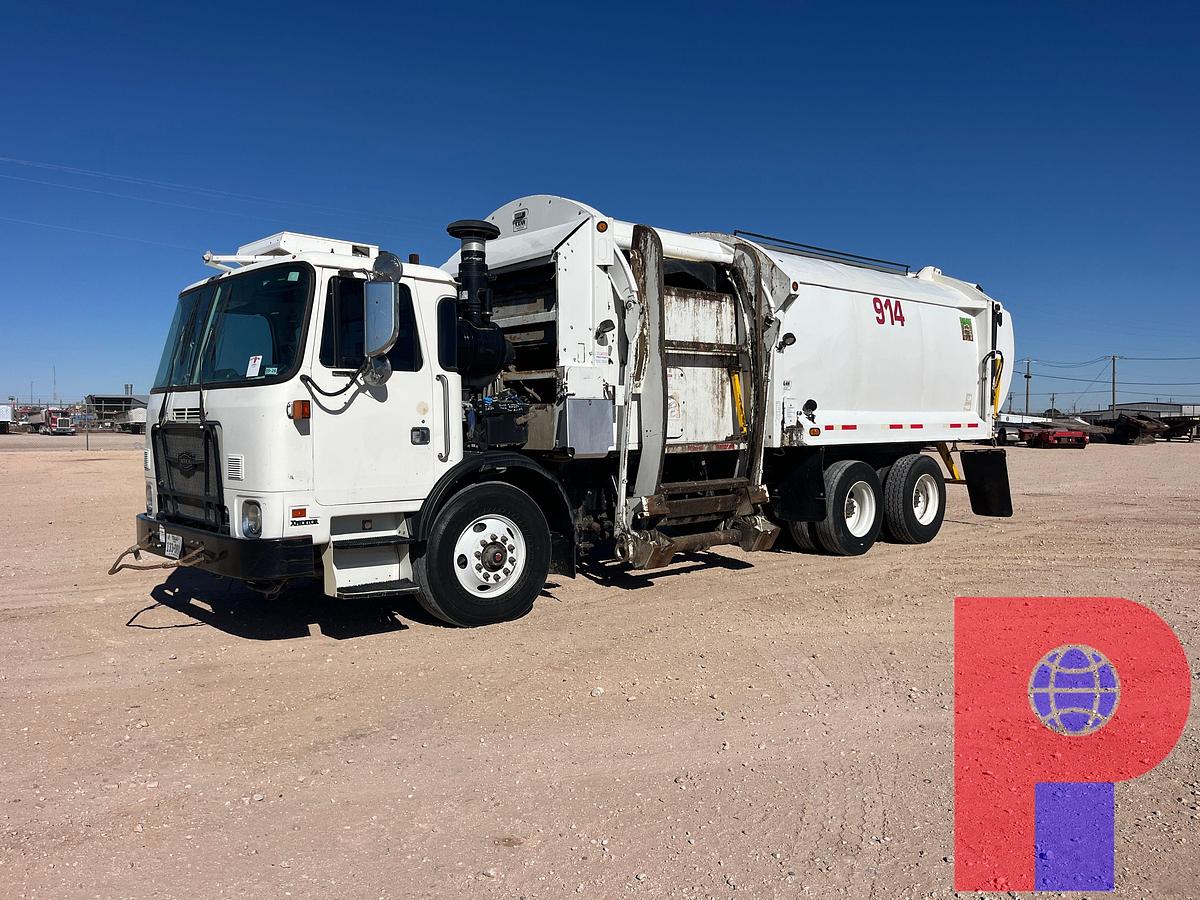 Used 2018 AUTOCAR XPEDITOR T/A 29YD CAB OVER TRASH TRUCK