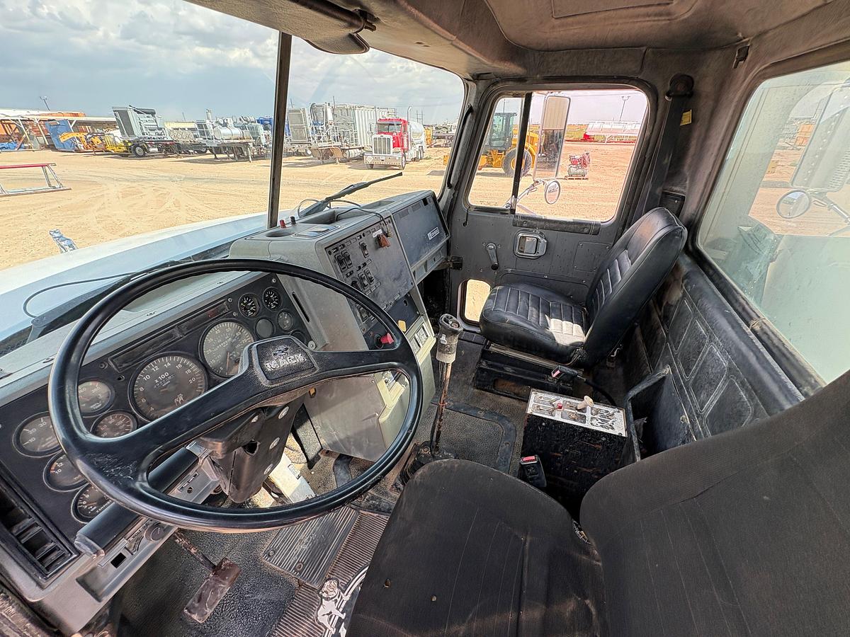 Used 1993 MACK CH613 T/A DAYCAB WATER TRUCK