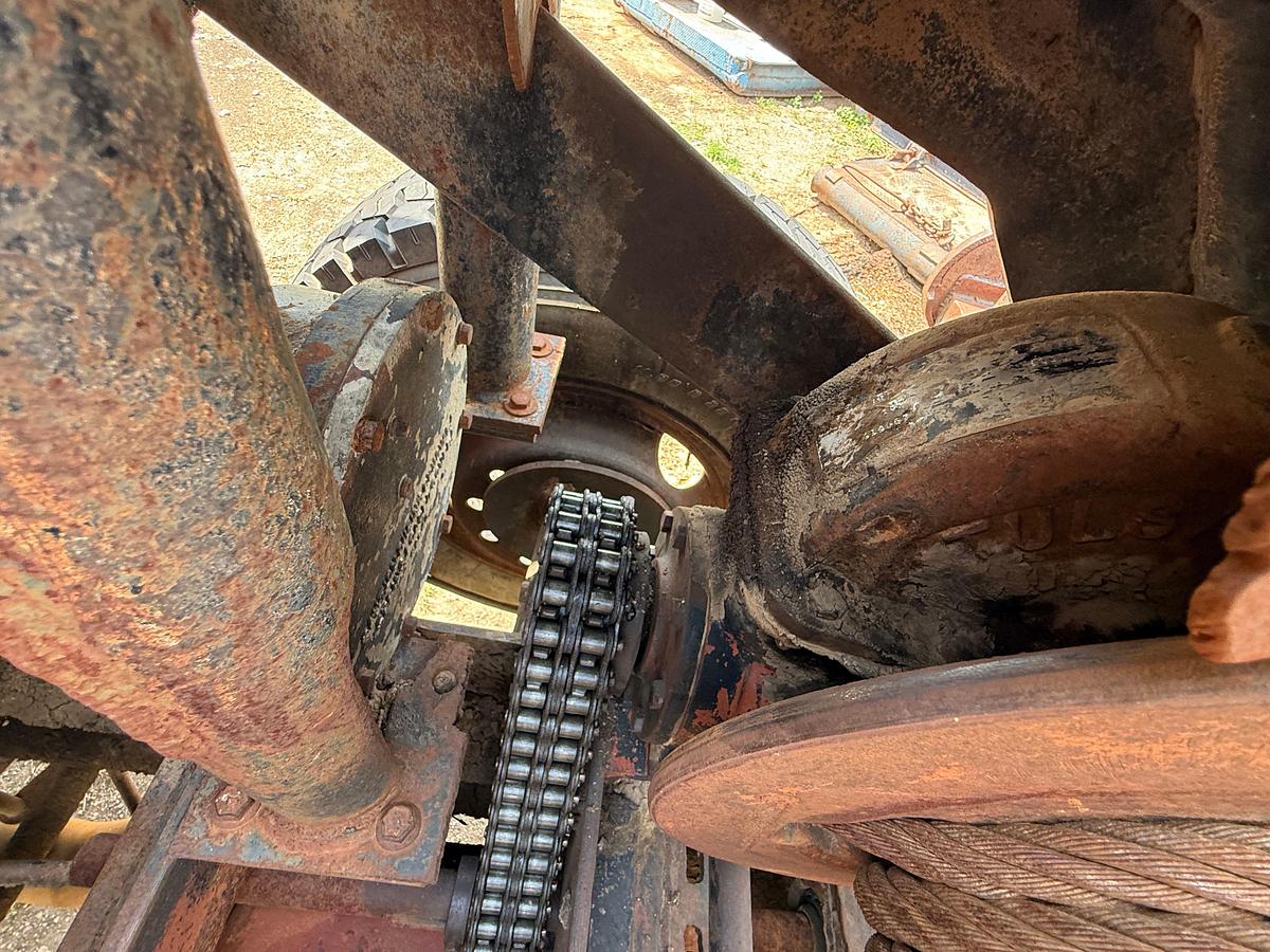 Used 1981 INTERNATIONAL 5000 T/A 30-TON GIN POLE TRUCK