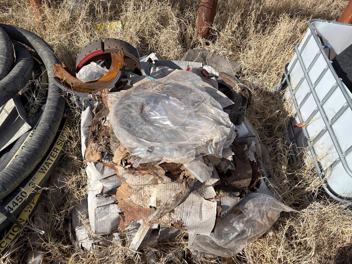 Used (4) pallets of assorted vacuum trailer parts