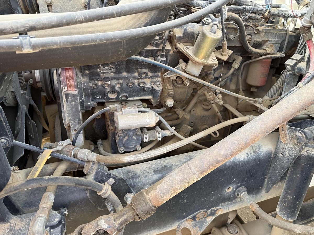 Used 1996 FREIGHTLINER FL70 S/A 24’ ENCLOSED 20K WP TUBING TEST TRUCK