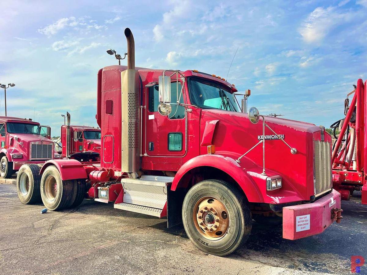 Used 2010 KENWORTH T800 T/A 36” SLEEPER TRUCK