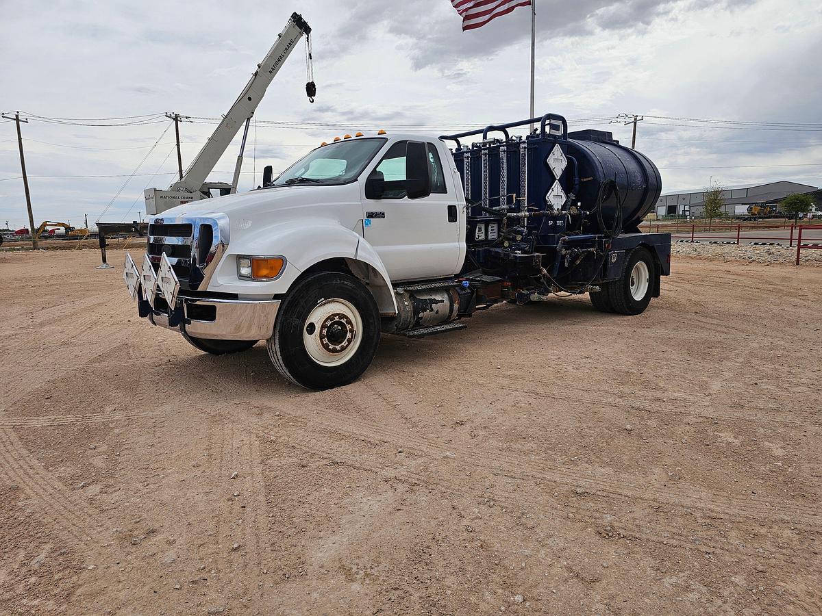 Used 2015 FORD F-750 SUPER DUTY S/A DAYCAB CHEMICAL TREATER TRUCK
