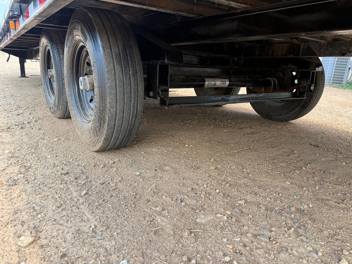 Used 2024 PJ TRAILERS 26' X 102" T/A FLATBED GOOSENECK TRAILER