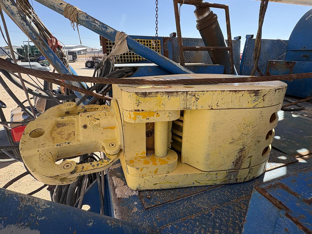 Used FRANKS 1287/160 BACK IN WELL SERVICE RIG MTD ON 5-AXLE CARRIER