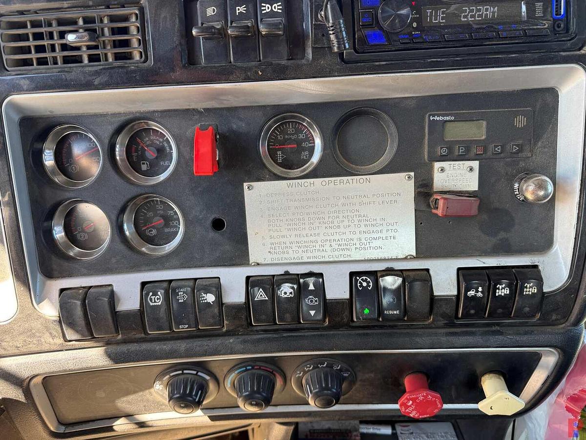 Used 2008 KENWORTH T800 T/A 36” SLEEPER 45K LBS. WINCH TRUCK