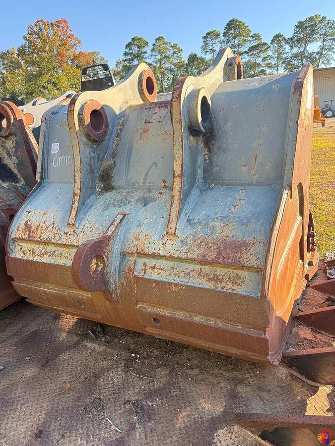 Used LUIGONG 56” 5-TOOTH EXCAVATOR BUCKET