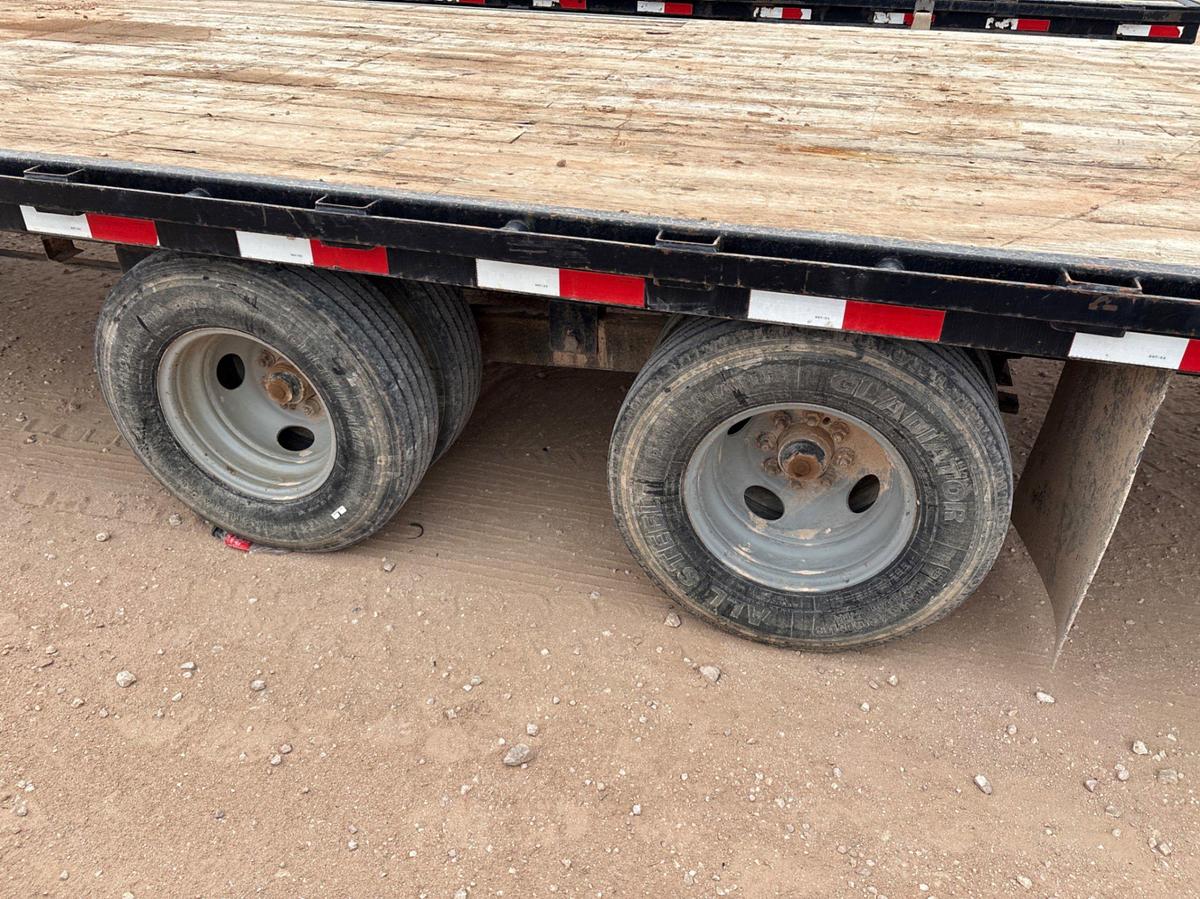 Used 2018 PJ TRAILERS 30’ X 102” T/A GOOSENECK TRAILER