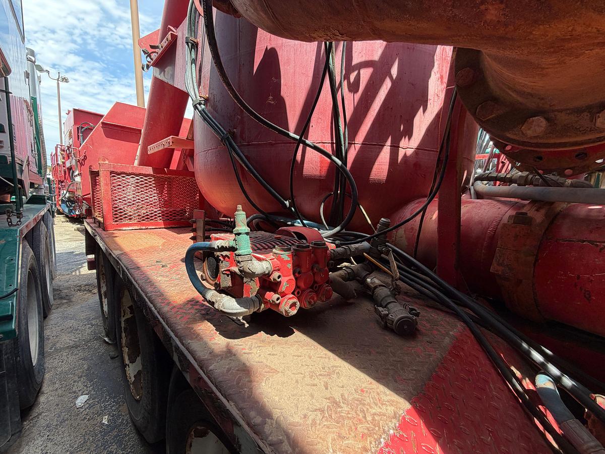 Used 2014 NOV BLENDER UNIT TRAILER