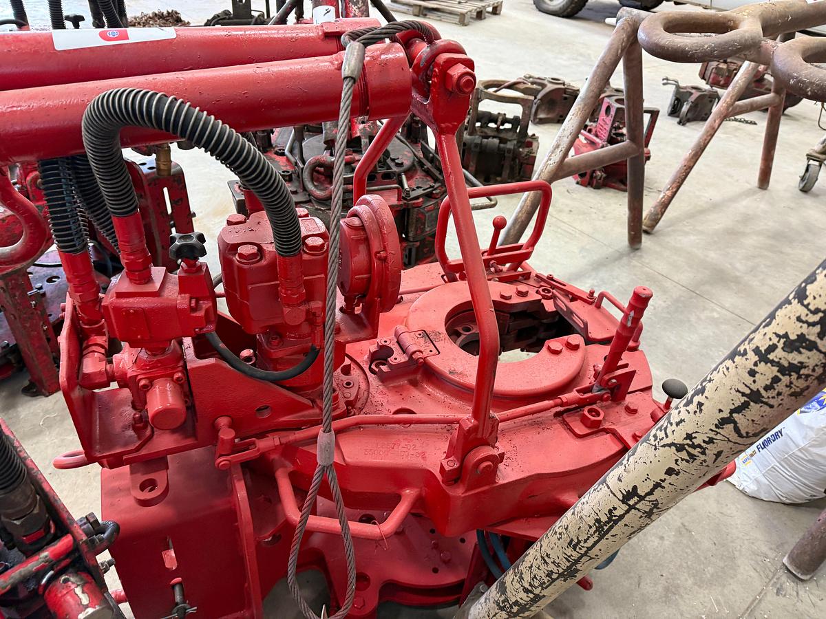 Used OIL COUNTRY 55000 HYDRAULIC TUBING TONG W/ AIR BACK-UP & HANGER