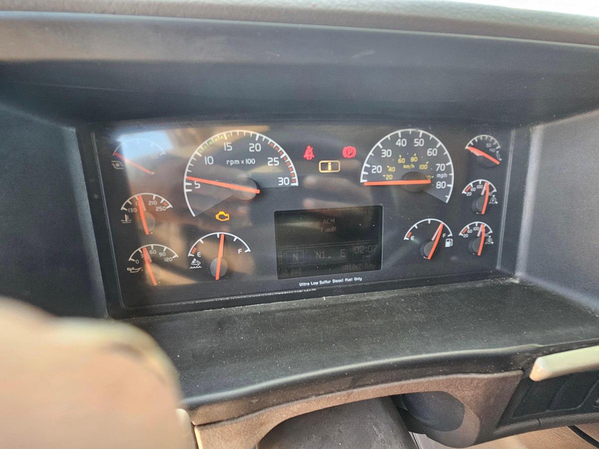 Used 2017 Volvo T/A Sleeper Haul Truck