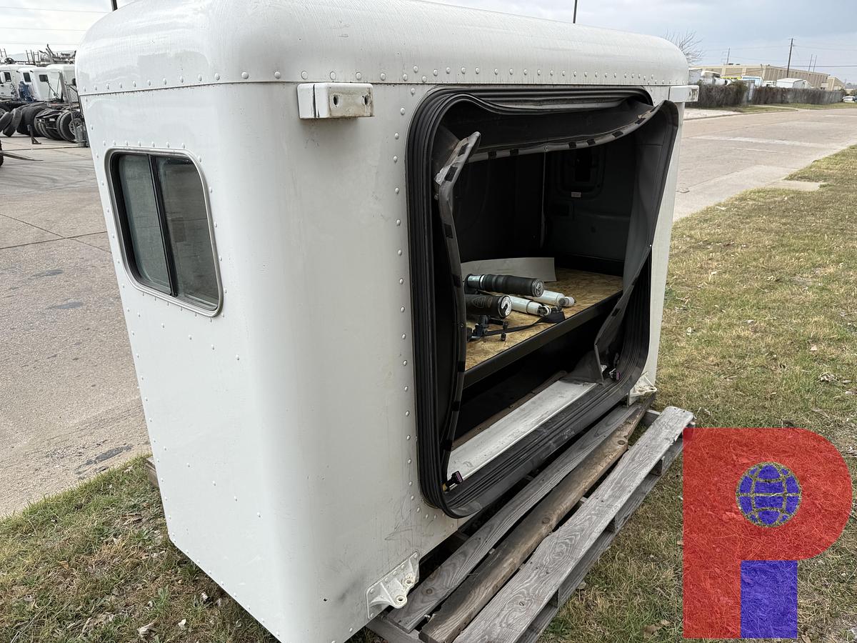 Used 36” PETERBILT SLEEPER W/ AIR RIDE COMPONENTS