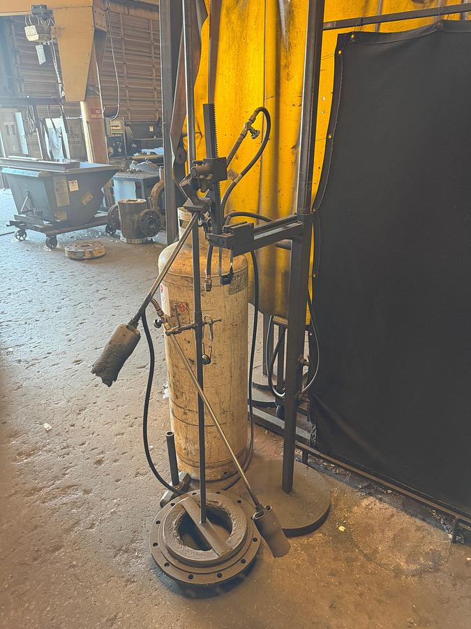 Used Bug-0 Track Support with (2) propane Torch heaters & bottle