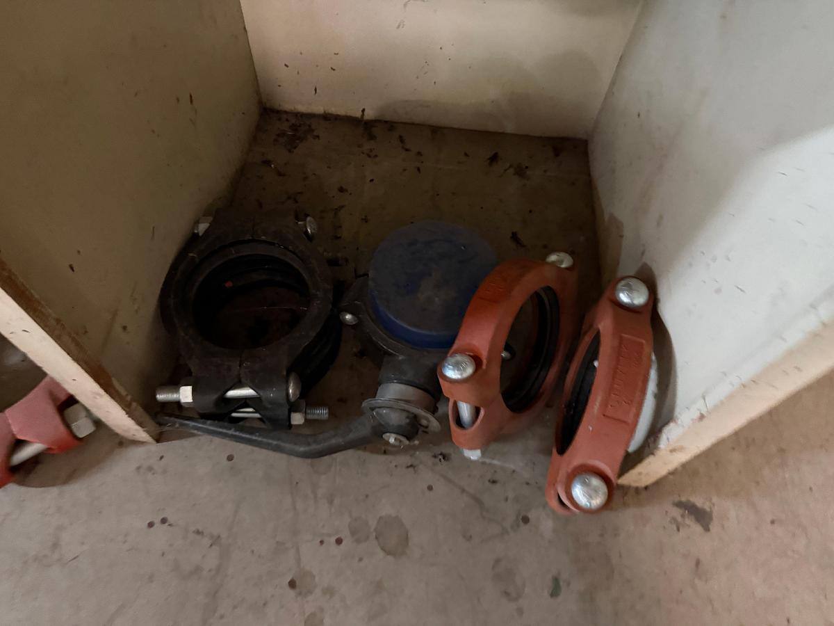Used SECTION OF MOSTLY HEAVY WALL PVC & STEEL FITTINGS, VICTAULIC COUPLERS, SWAGES, COLLARS, NIPPLES, (3) 2” JAYCO VENT VALVES