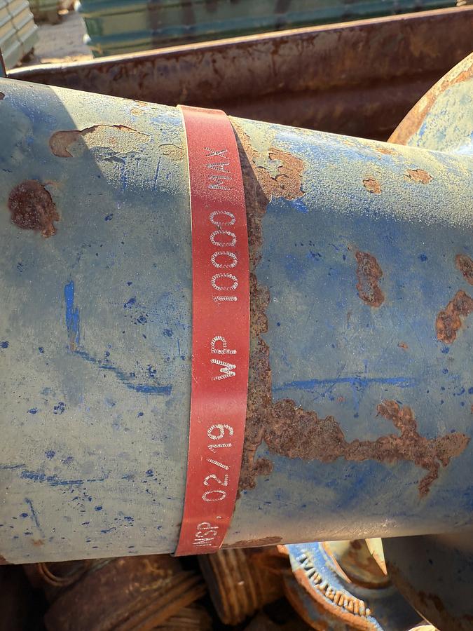 Used (2) MULTI-SIZE SINGLE PLUG CEMENT HEADS & METAL TUB OF CEMENT HEAD CONNECTIONS