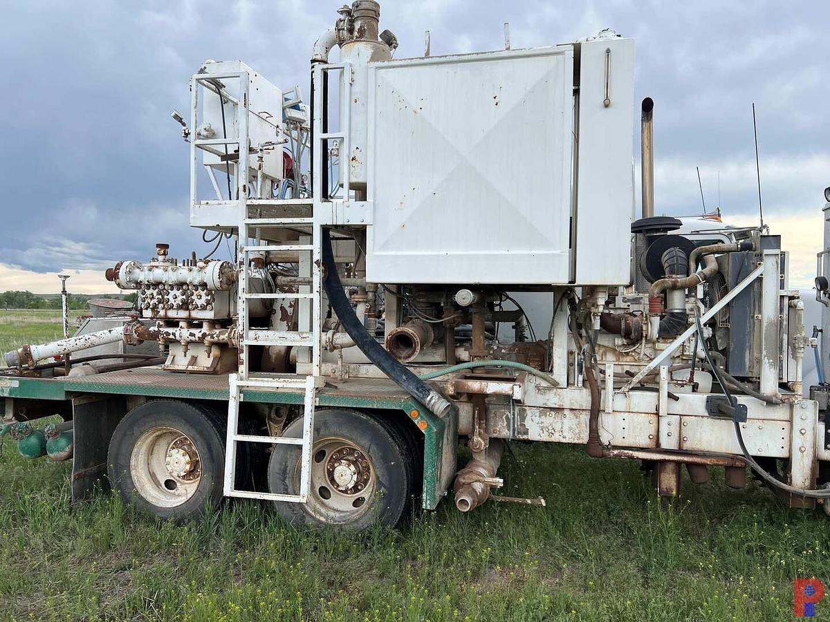 Used 1999 INTERNATIONAL  9400 T/A CEMENT PUMP TRUCK