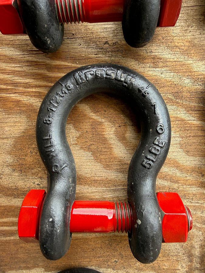 Used PALLET OF ( 30) ASSORTED 3 ¼ TON THRU 25-TON CROSBY SHACKLES