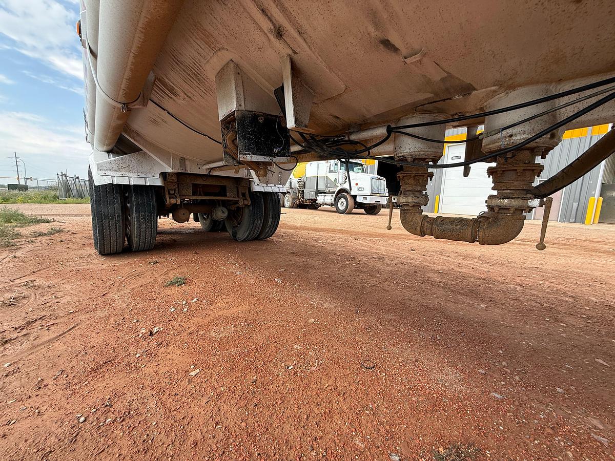 Used 1982 CLOU 5,800 GALLON ALUMINUM 3-AXLE PUP TRAILER