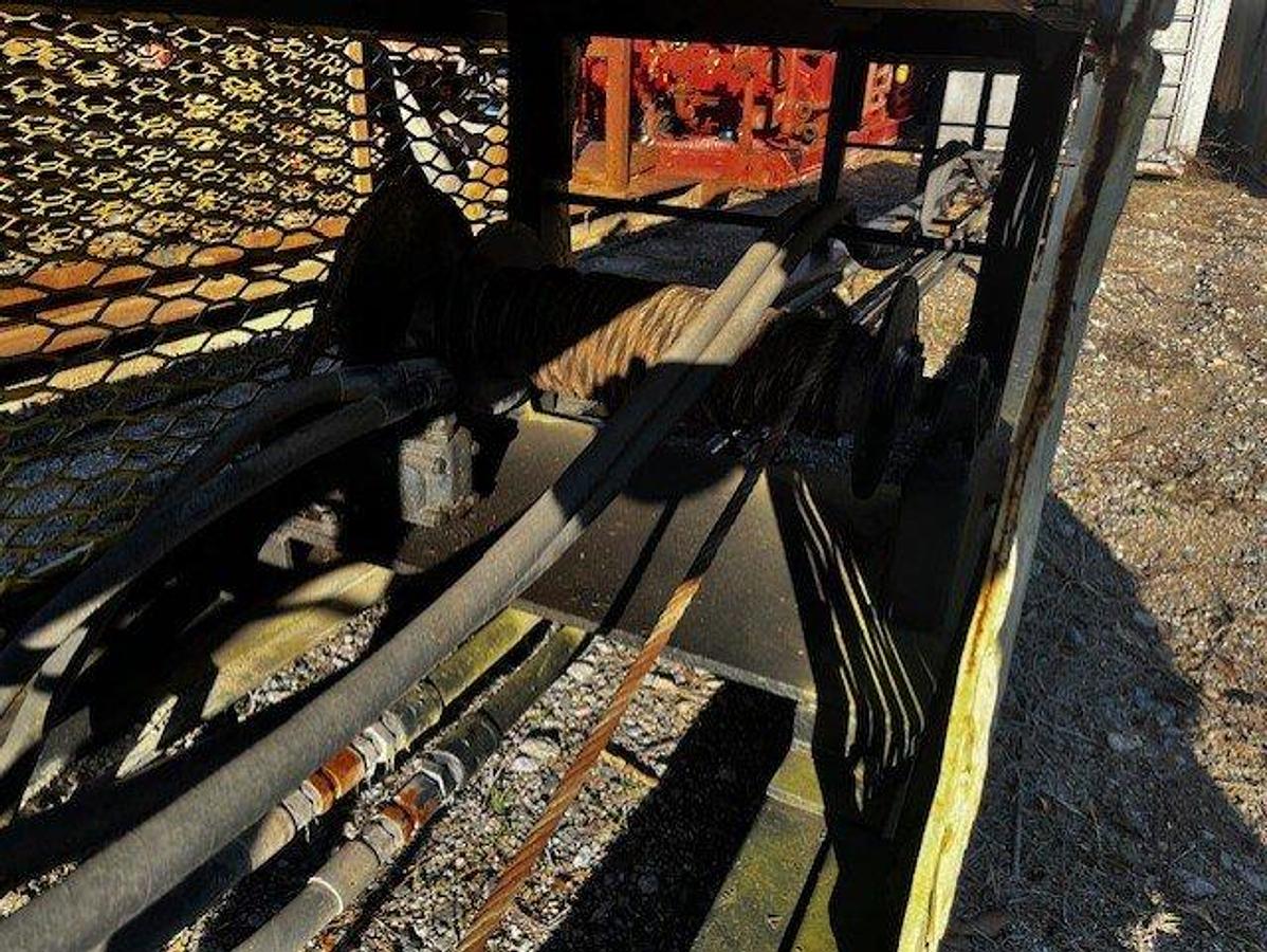 Used (1) 40’L X 32”W HYDRAULIC CATWALK SKIDDED (NO POWER)