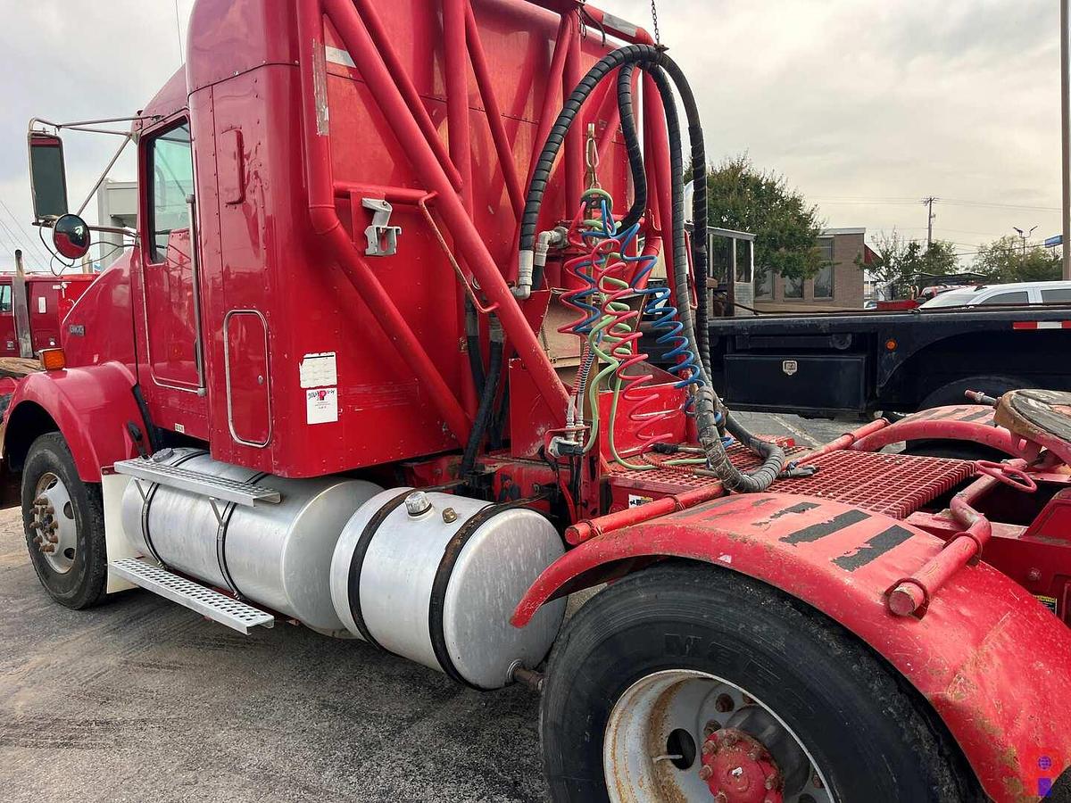 Used 2009 KENWORTH T800 T/A 36” SLEEPER TRUCK