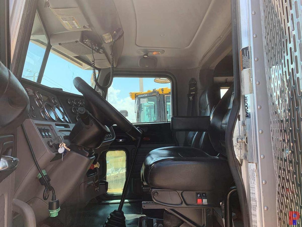 Used 2013 PETERBILT 388 TRI AXLE SLEEPER HAUL TRUCK