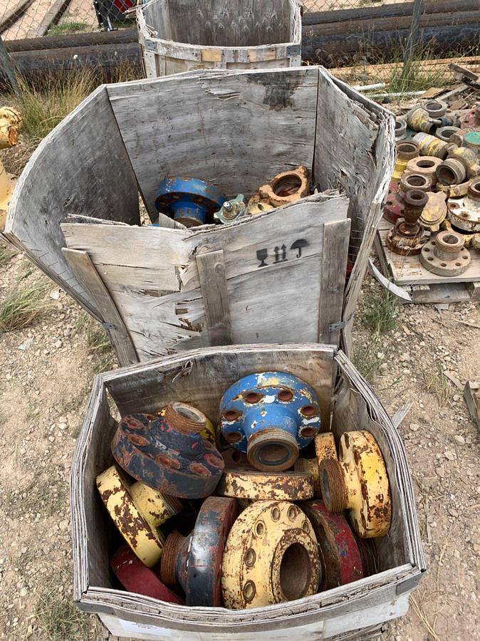 Used (3) Totes of 3” to 4” 10k Weco Flanges