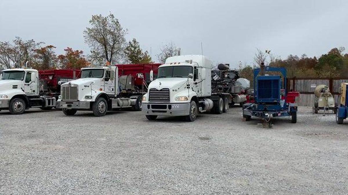 Used 2013 MACK PINNACLE SLEEPER TRUCK