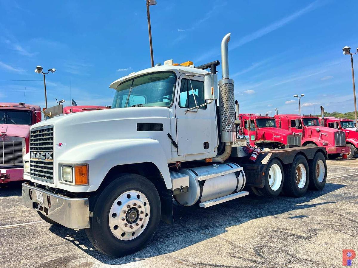 Used 2001 MACK CH613 TRI AXLE 45K LBS. WINCH TRUCK
