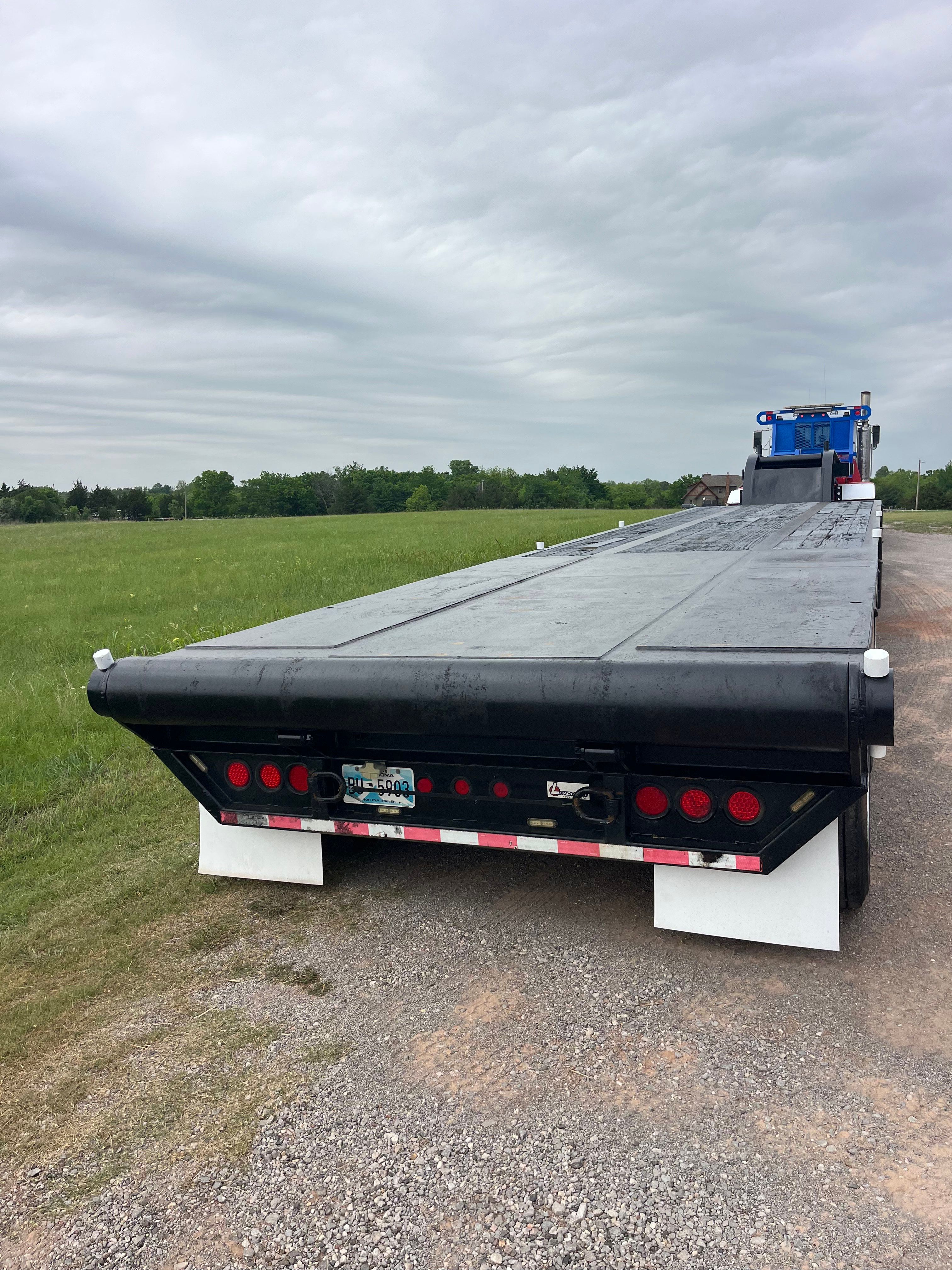 Used 2005 LOADCRAFT 3-AXLE 50-TON OILFIELD LOWBOY