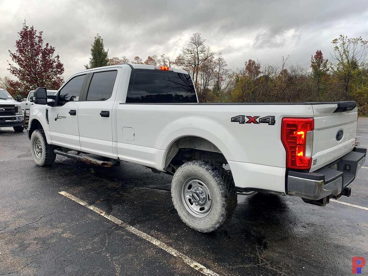 Used 2017 FORD F-250 SUPER DUTY XL CREW CAB 4X4 PICKUP