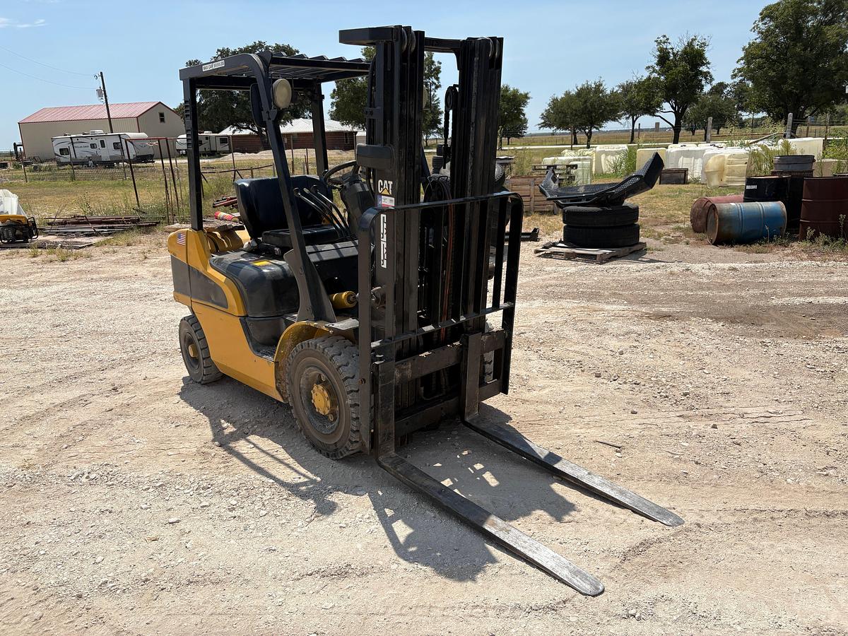 Used 2005 Caterpillar P5000 5,000lbs forklift