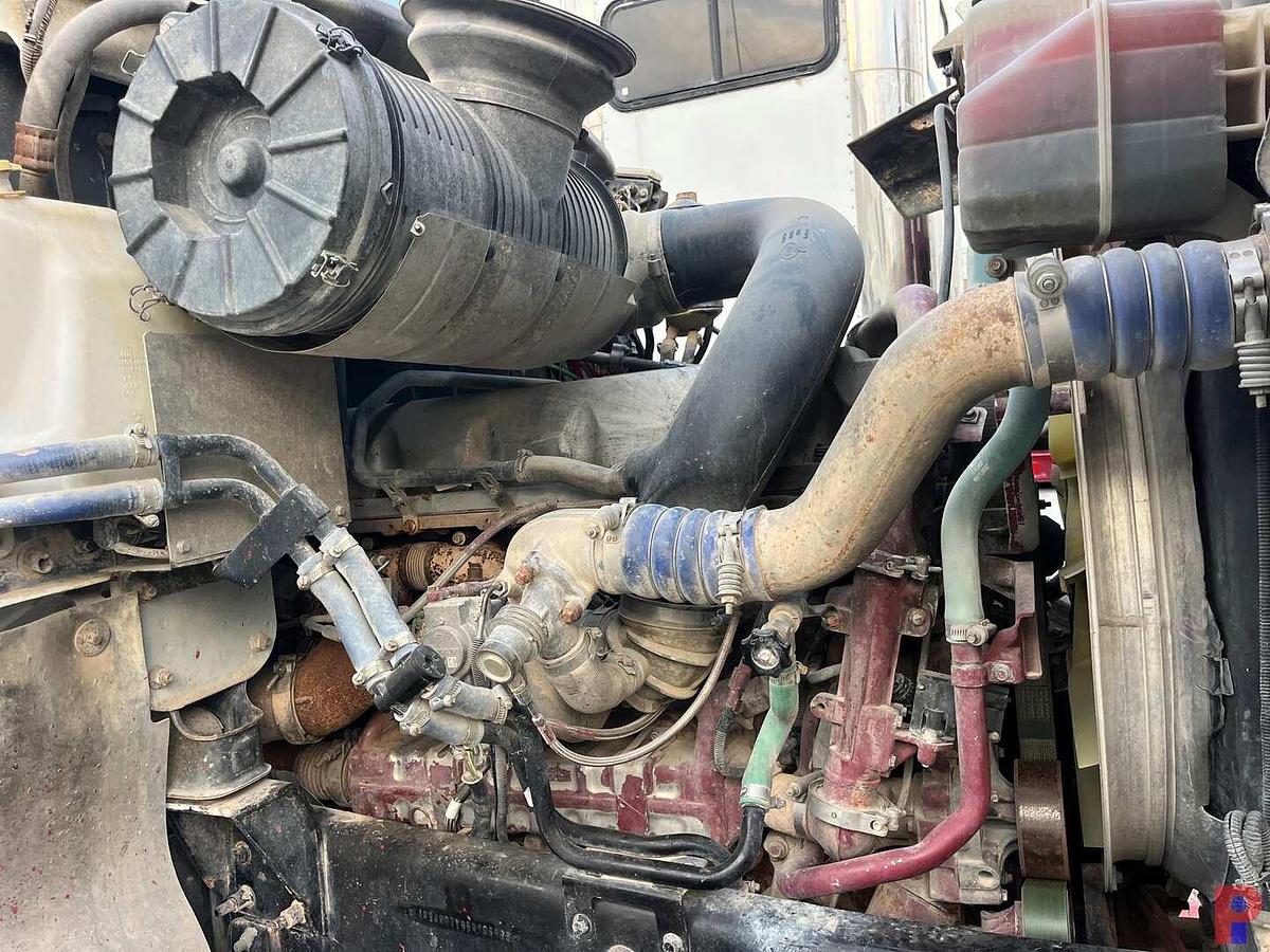 Used 2011 MACK PINNACLE T/A 60K HYD WINCH TRUCK