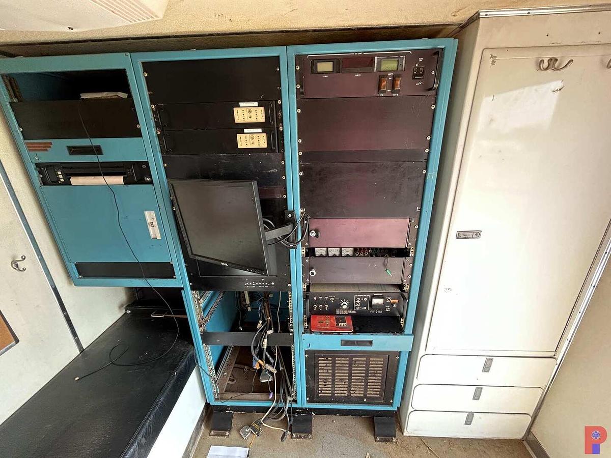 Used 2002 FREIGHTLINER ARGOSY T/A CABOVER WIRELINE TRUCK