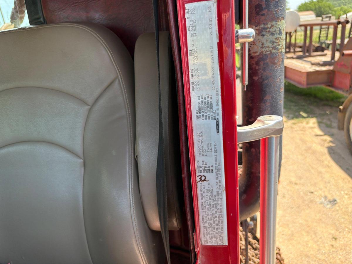 Used 2001 FREIGHTLINER FLD120 T/A DAYCAB GIN POLE TRUCK