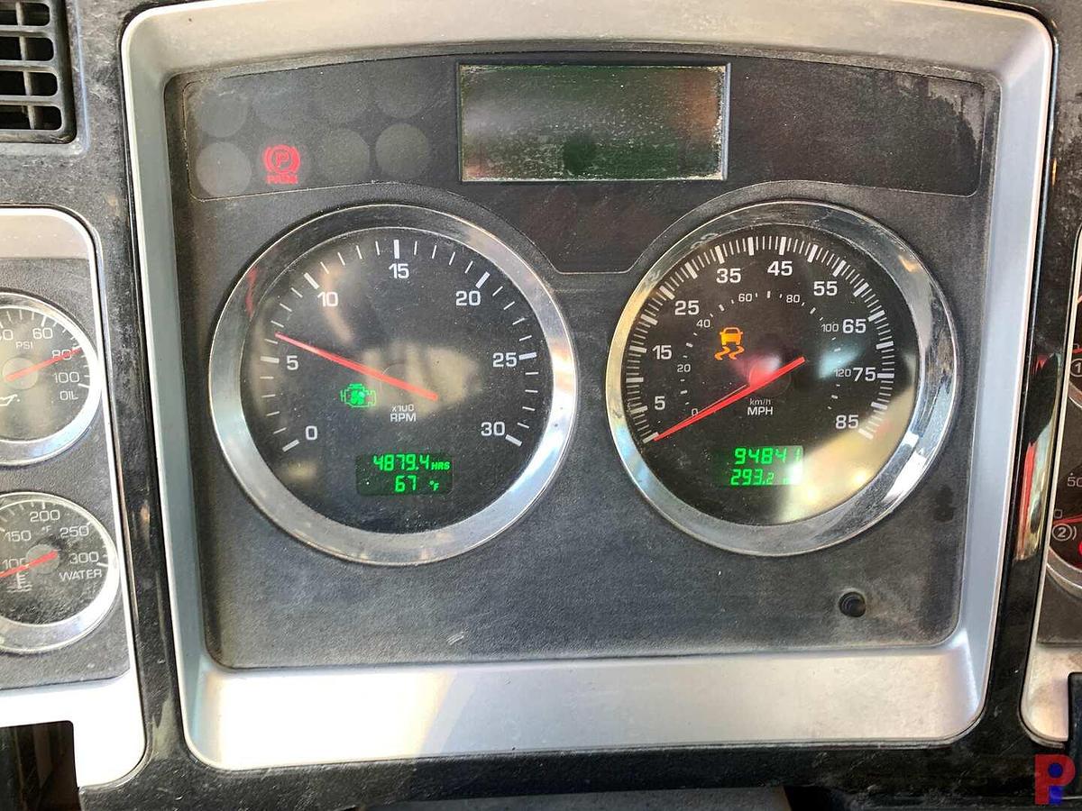 Used 2013 KENWORTH T800 DAY CAB TRUCK