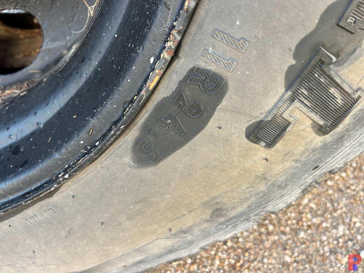 Used 2002 FREIGHTLINER ARGOSY T/A CABOVER WIRELINE TRUCK