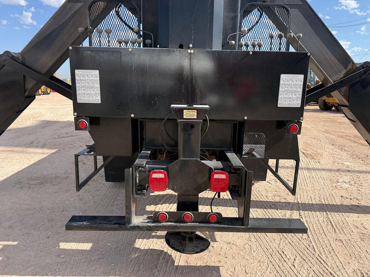 Used 2007 STERLING LT7500 SERIES T/A DAYCAB 30-TON CRANE TRUCK