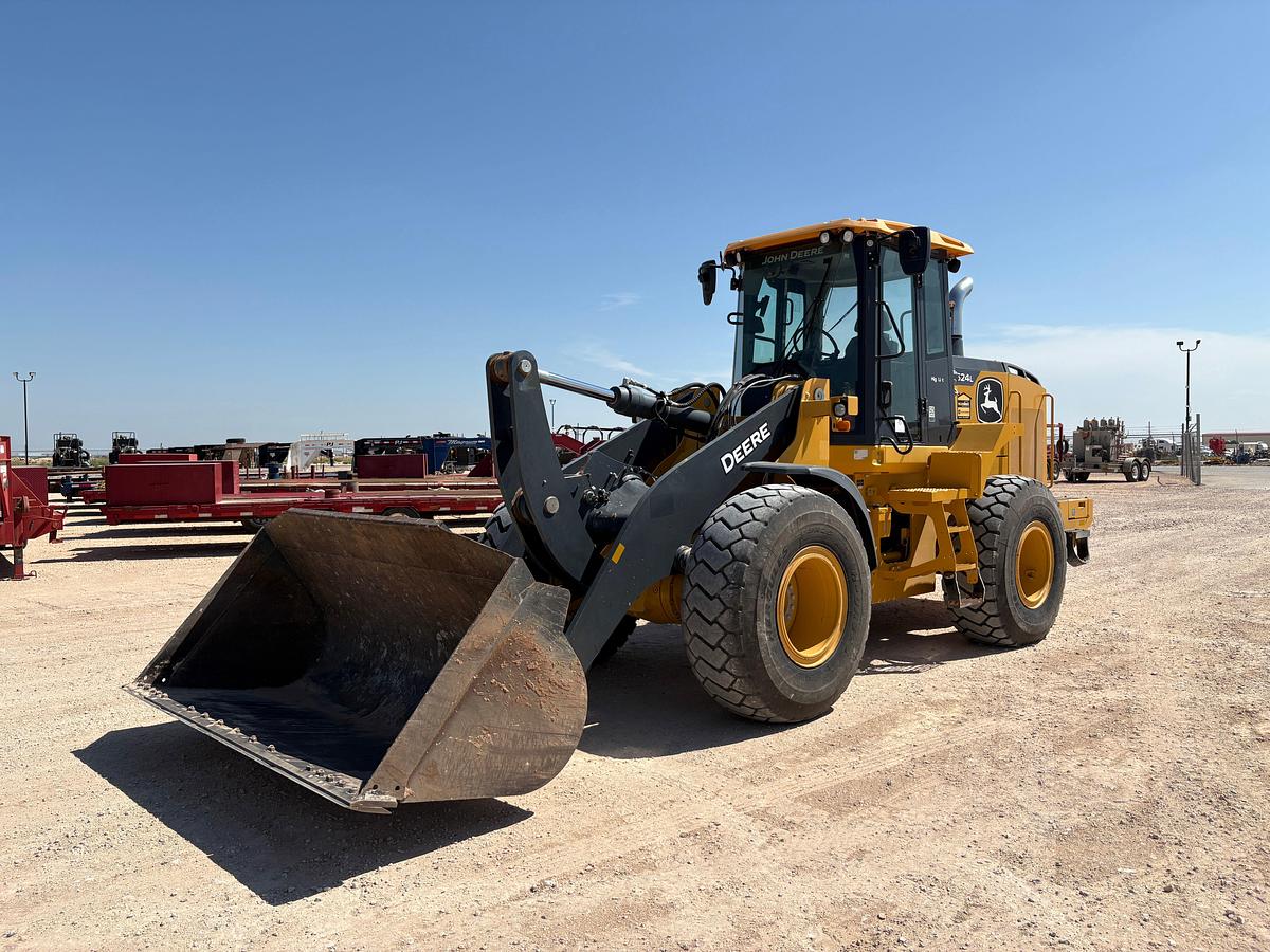 Used 2019 JOHN DEERE 624L WHEEL LOADER