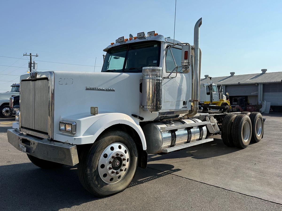 Used 2013 WESTERN STAR 4900 EX (GLIDER KIT) T/A DAYCAB TRUCK TRACTOR