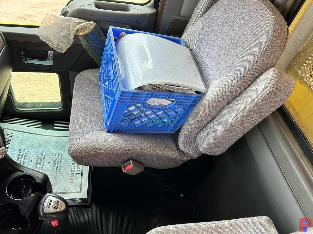 Used 2013 KENWORTH T800 DAY TRI AXLE CAB & CHASSIS