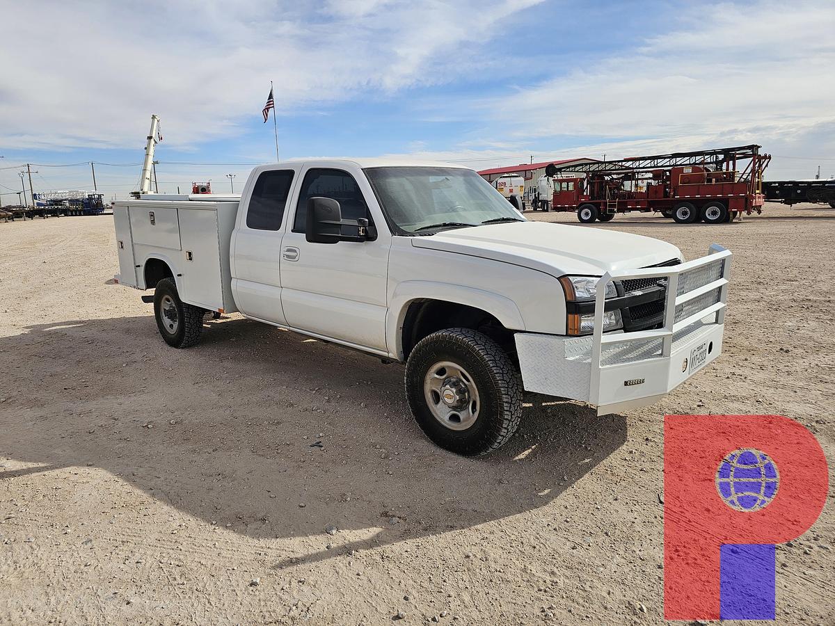 Used 2004 CHEVROLET SILVERADO 2500HD EXTENDED CAB MECHANICS TRUCK
