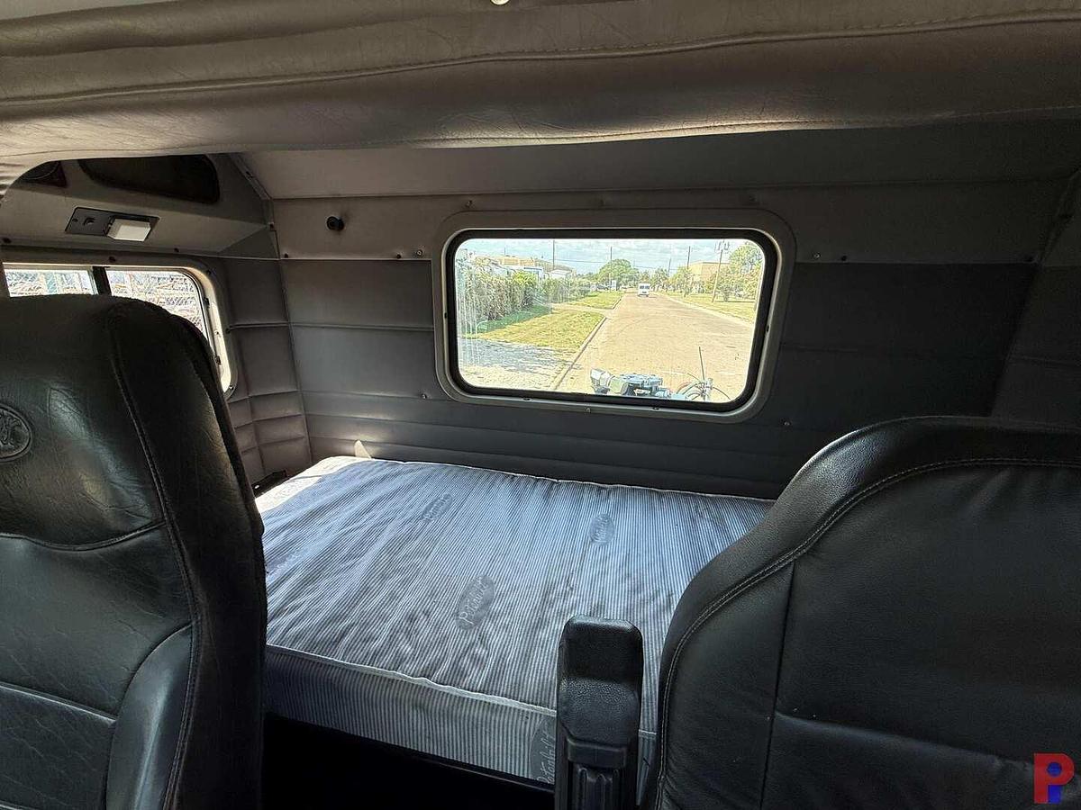 Used 2006 PETERBILT 378 T/A 36” SLEEPER TRUCK